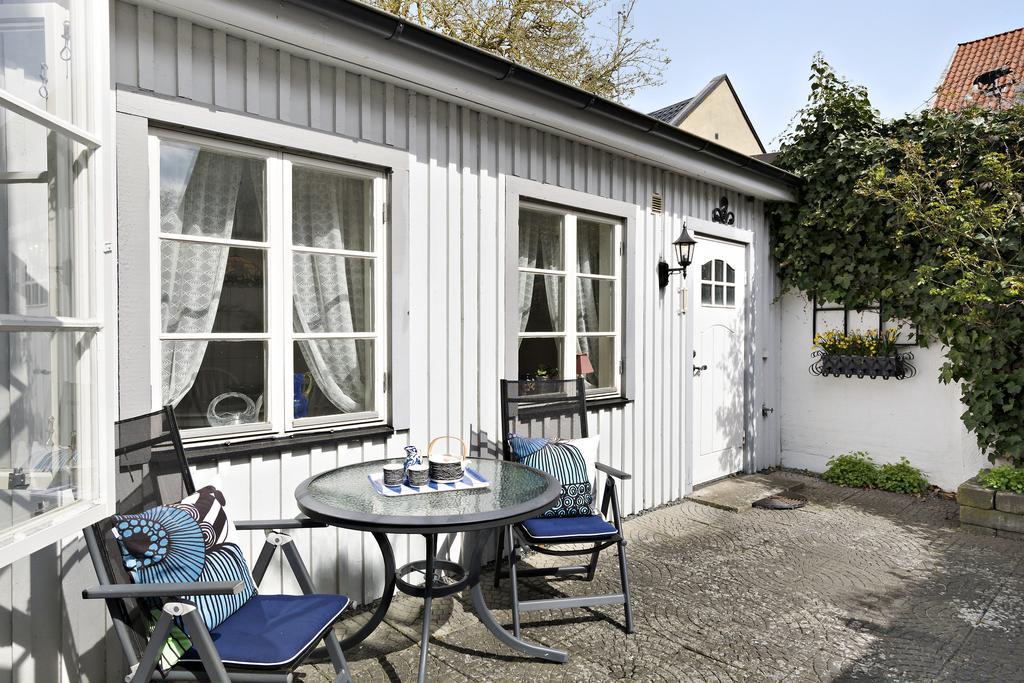 Charming Townhouse Villa Ystad Luaran gambar